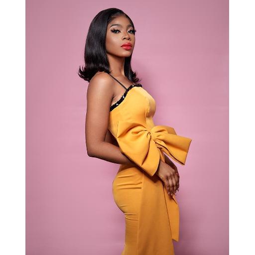 Custom Bow Dresses: Elegance in Every Knot