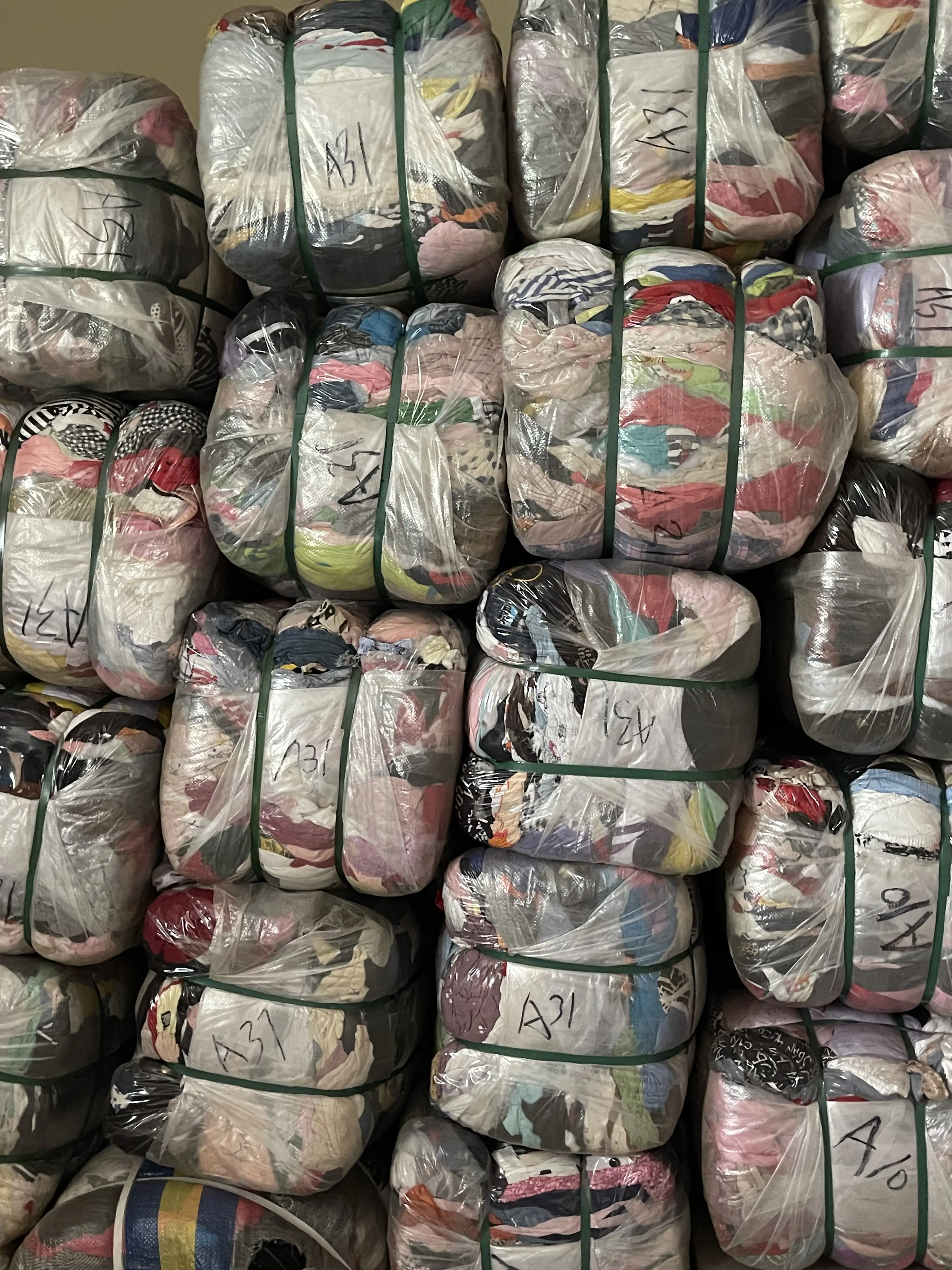 Grade A Thrift Clothing Bales & Retail Pieces (UK, Korea, Australia)