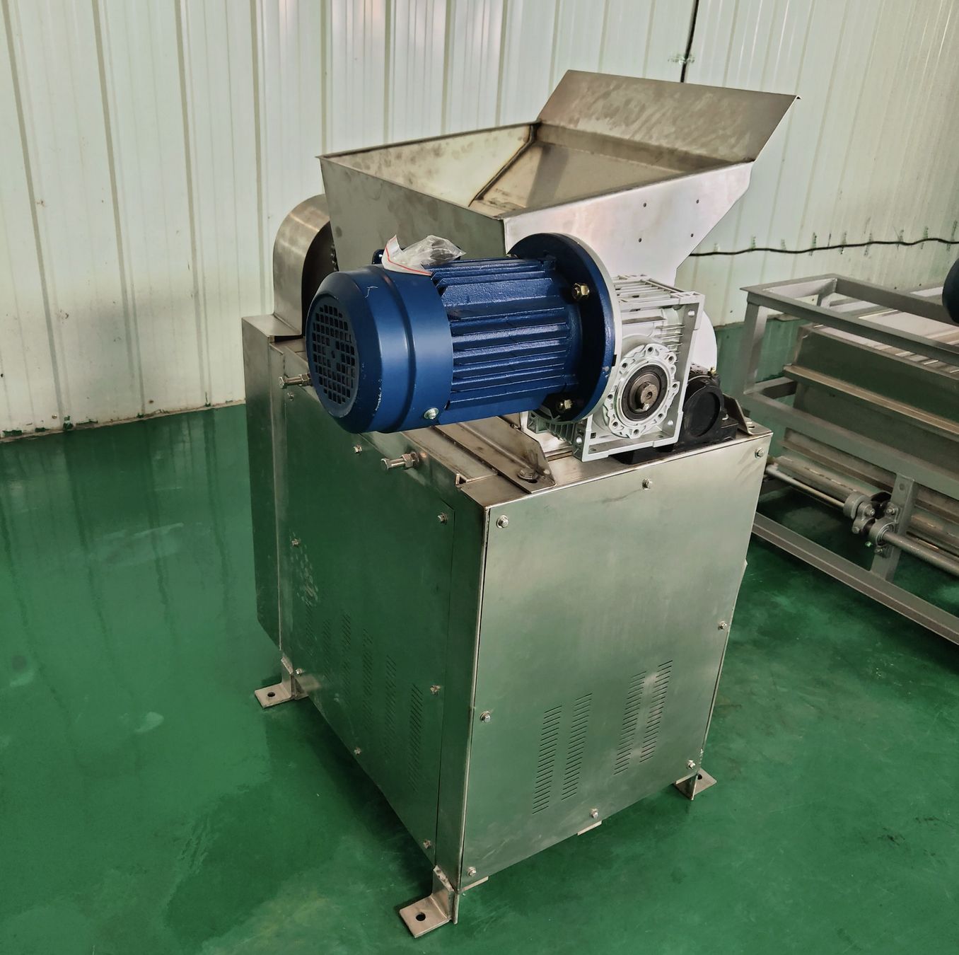 Commercial Cassava Grating & Processing Machine (300-500kg/h)