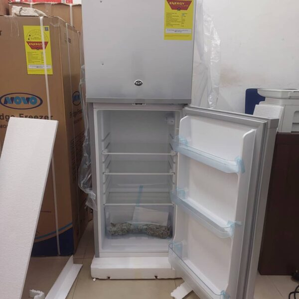 Novo 135L Top Freezer Refrigerator – Efficient Cooling with Ice Tray