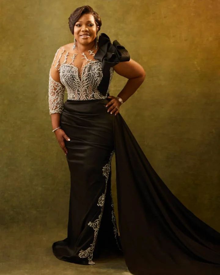 Custom Dressing Experience: Dazzling with Amoasi Official
