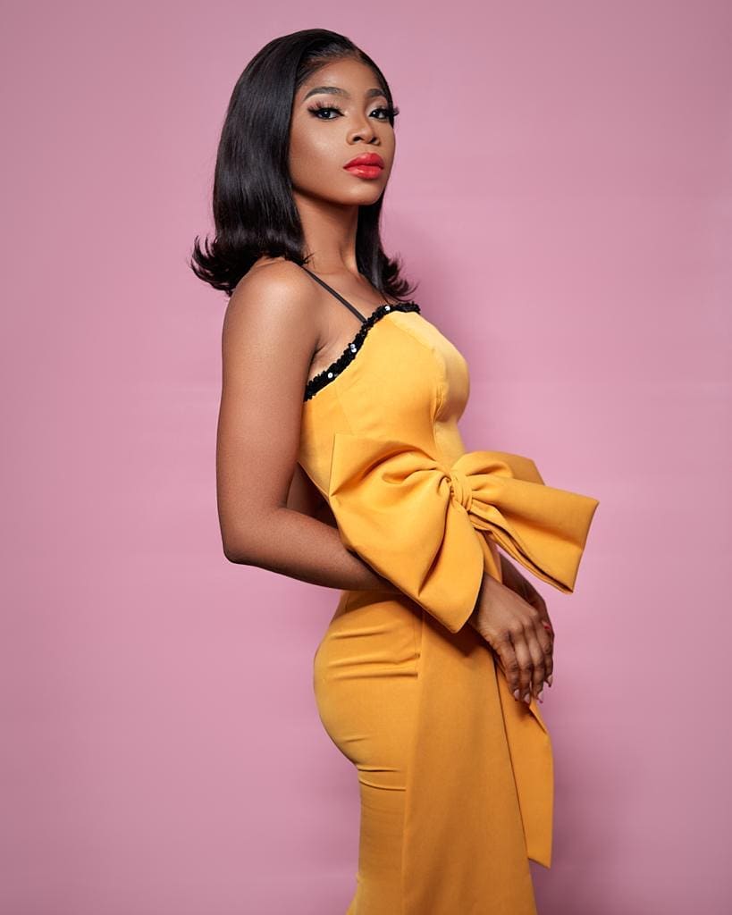 Custom Bow Dresses: Elegance in Every Knot