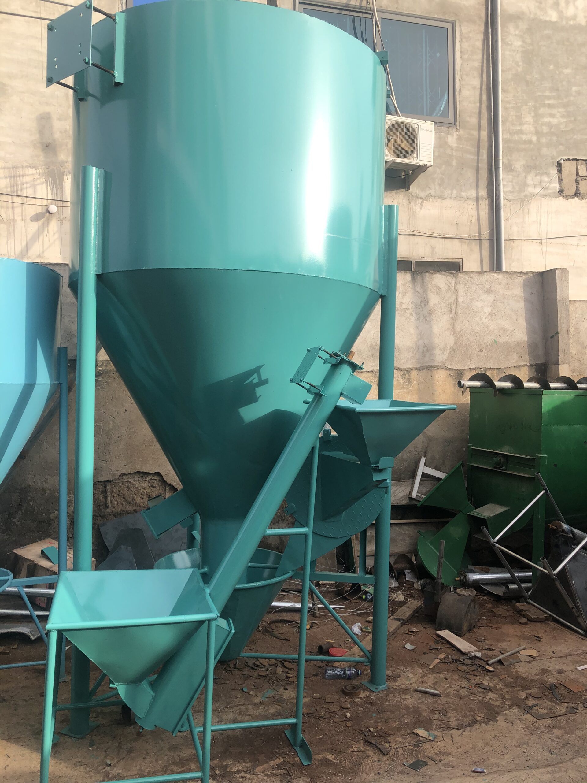 Poultry Hub – Automated Poultry Feed Mill – 1 to 2 Ton Capacity