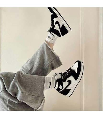 Air Jordan 1 Black - Classic Basketball Sneakers