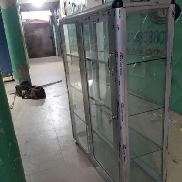 Clive - Aluminum Showcase Services