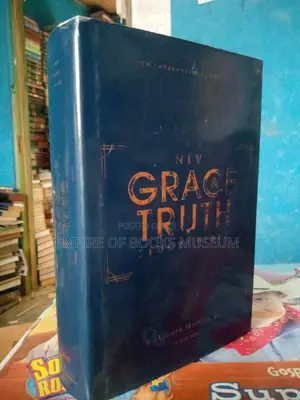NIV Grace and Truth Study Bible | Stunning Portrait of God's Character in Every Passage