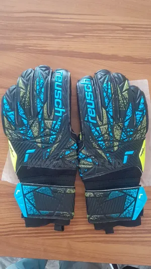 Reusch Brand Goalkeeper Gloves Size 8.5 Inch