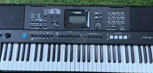 Yamaha PSR (E) 473 Keyboard