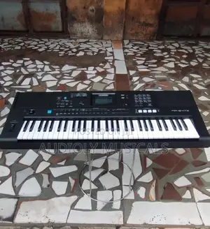 Yamaha PSR E473 Keyboard Synthesizer