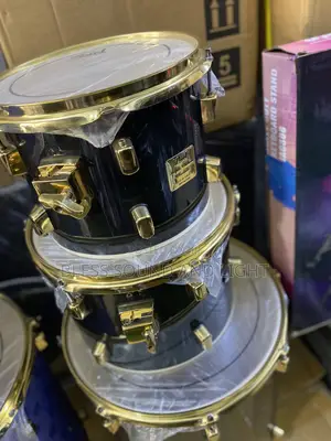 Pearl 5 Set of Drums