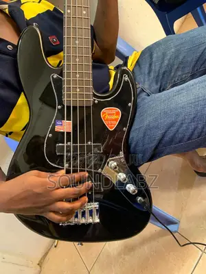 Fender Jazz Bass Passive Guitar – Offset Body, Dual Single-Coil Pickups & Slim C-Shape Neck Profile