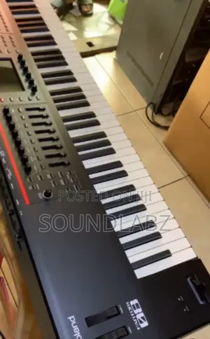 Roland Fantom-08 Synthesizer 88-key Keyboard | Polyphonic | Programmable Presets | Balanced Audio Outputs