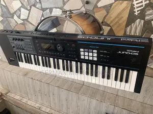 Roland JUNO-DS61 61-Key Synthesizer Keyboard – 128 Voices, 2000+ Onboard Patches & Battery-Powered