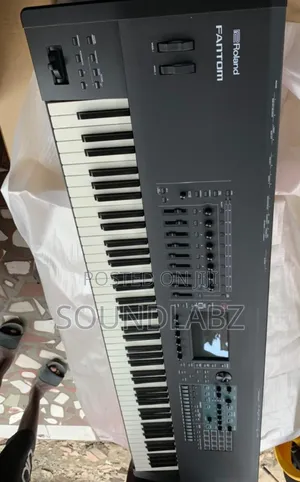 Roland Fantom-08 88-Key Flagship Synthesizer Workstation – ZEN-Core Engine, Multi-Timbral & USB Audio