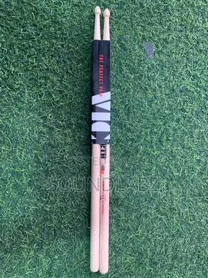VIC FIRTH American Classic Hickory Drumsticks 7A | Professional Drum Kit | Durable Build | Stage & Studio Ready