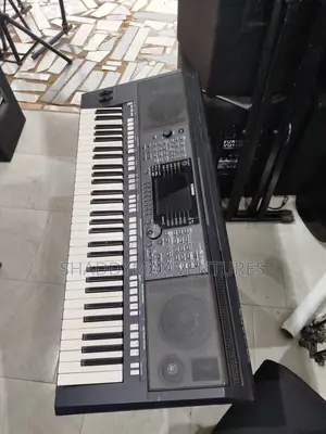 Yamaha PSR S750 Keyboard