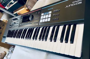 Roland JUNO-DS61 61-Key Synthesizer Keyboard – 128 Voices, 2000+ Onboard Patches & Battery-Powered