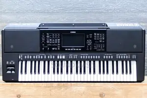 Yamaha Psr-sx720 61-key Arranger Workstation(Keyboard) Plus Free Bag