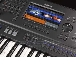Yamaha PSR-SX700 61-Key Arranger Workstation Keyboard – 905 Voices, Premium Drum Voices & USB Audio