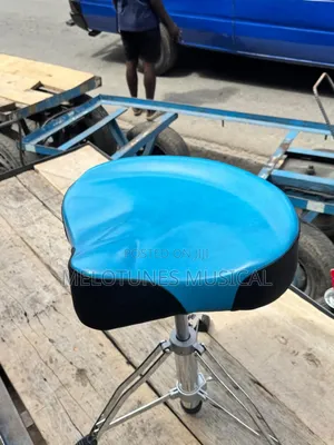 Adjustable Keyboard Bench & Piano Stool – Padded Foam Seat, Height-Adjustable for All Playing Levels