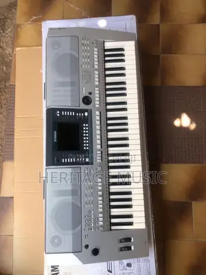 Yamaha PSR-S710 61-Key Arranger Workstation Keyboard – 997 Voices, 366 Styles & Audio Styles