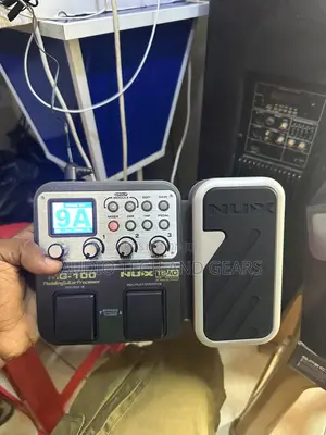 Nux Mg-100 Modeling Guitar Processor