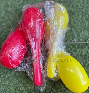 Plastic Shakers 1 Pair