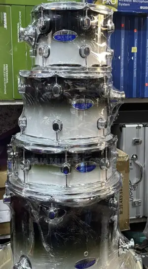 Pearl Decade 5-set Drum (First Grade) With Two Cymbals