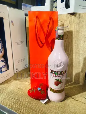 Xuxu Cream Liqueur – Premium German Strawberry Cream Liqueur for Celebrations