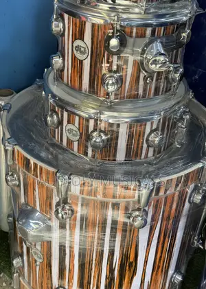 D W - 5(set) Quality Drums | Professional Drum Kit | Durable Build | Stage & Studio Ready