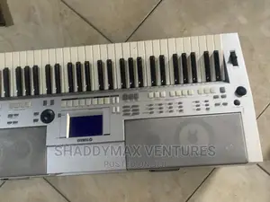 Yamaha PSR S500 Keyboard