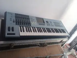 Yamaha Motif XS6 Keyboard Synthesizer