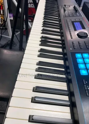 Roland JUNO-DS88 88-Key Weighted Synthesizer Keyboard – GH Action, 128 Voices & Battery-Powered Operation