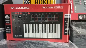 M-Audio Oxygen Pro 25 – 25-Key Semi-Weighted USB MIDI Controller – Aftertouch, 8 Pads & Auto-Map
