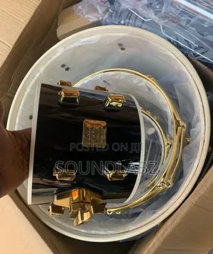 Pearl Black 5-Piece Maple Shell Acoustic Drum Set – Bass Drum, Toms, Snare, Hi-Hat & Hardware Included