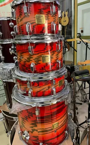 Yamaha 5-Piece Maple Shell Acoustic Drum Set – Bass Drum, Toms, Snare, Hi-Hat & Hardware Included