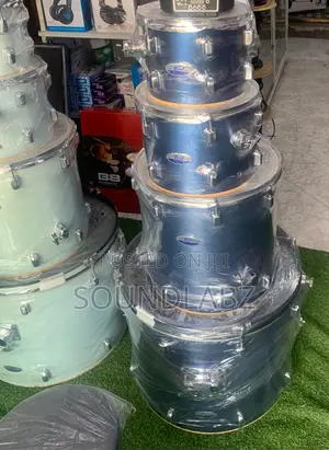 Pearl 5-Piece Acoustic Drum Set – Bass Drum, Toms, Snare, Hi-Hat & Hardware Included