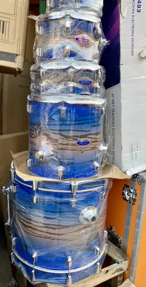 Pearl Decade 5-piece Drum Set | 5-Piece Shell Pack | Cymbals & Hardware Included | Live & Studio