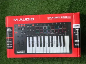 M-Audio Oxygen Pro 25 – 25-Key Semi-Weighted USB MIDI Controller – Aftertouch, 8 Pads & Auto-Map