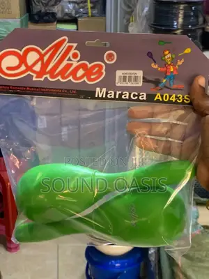 Green Plastic Maracas – Lightweight Bright-Tone Rhythm Shaker for Gospel, Latin & Afrobeats Music