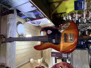 Fender Passive Bass Guitar – Mahogany Body, Canadian Hard Maple Neck & Classic Passive Tone Control