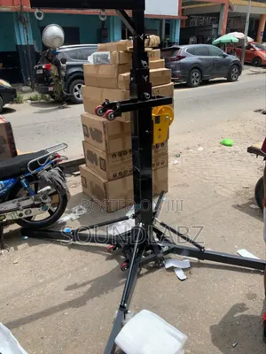 Heavy-Duty Truss Crank Stand – Steel Motorized Lift for Stage Trusses, Lighting Rigs & PA Arrays