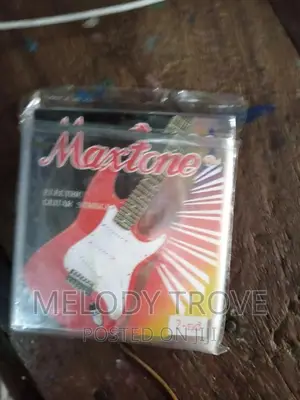 Maxtone Lead Guitar Strings | Solid Body | Dynamic Pickups | Stage-Ready Electric Guitar
