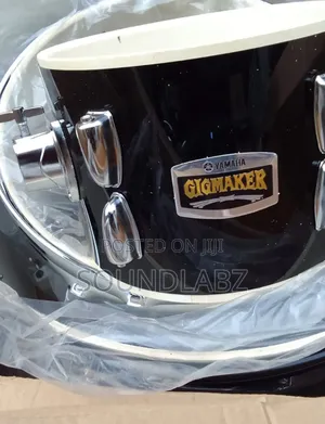 Yamaha Black 5-Piece Acoustic Drum Set – Bass Drum, Toms, Snare, Hi-Hat & Hardware Included