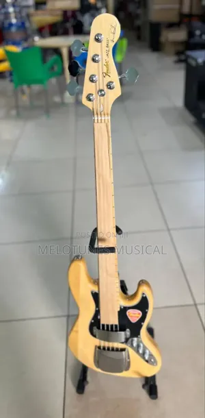 Fender Signature Jazz Bass Guitar – Passive 4-String, Offset Waist Body & Distinctive J-Bass Tone