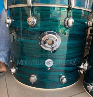 DW 5-Piece Acoustic Drum Set – Bass Drum, Toms, Snare, Hi-Hat & Hardware Included