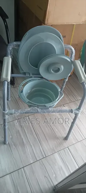 Toilet Seat | Adjustable Height | Removable Bucket | Padded Seat | Elderly & Post-Op Toilet Aid