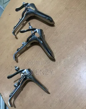 Vaginal Speculum (Metal) | Stainless Steel | Self-Retaining | Adjustable | Gynecology Examination Grade