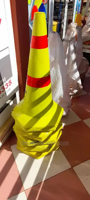 Plastic Traffic Cones/Road Cones
