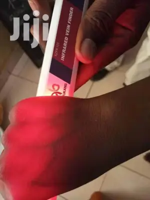 Promotion! Vein Finder With 4 Powerful Lamps and Warranty